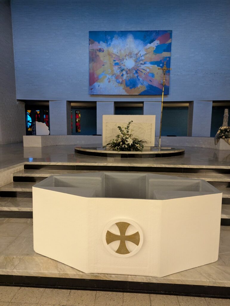 Baptistère baptême par immersion bassin baptismal